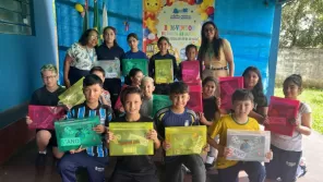 Alunos da rede municipal começam a receber os kits de material escolar