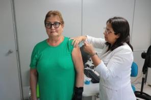VACINAÇÃO: Primeiro dia com boa procura e meta de 90% dos grupos prioritários