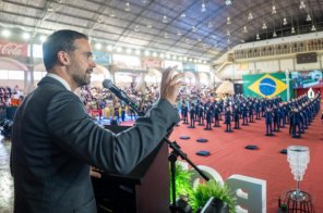 Eduardo Leite prestigia formatura de 106 soldados do Corpo de Bombeiros