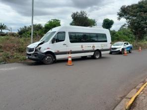Acidente de trânsito envolveu Van Escolar do município; ninguém ficou ferido