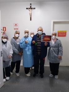 Pacientes recuperados da covid-19 recebem alta hospitalar no HSVP