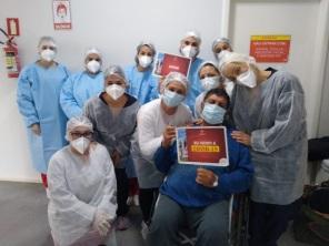 Pacientes recuperados da covid-19 recebem alta hospitalar no HSVP