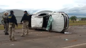 TARDE DA SEXTA> Capotamento deixa motorista ferido na RSC-377, em Cruz Alta