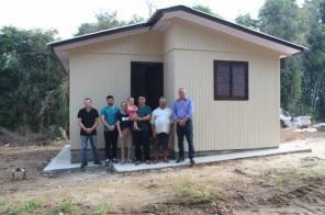 Mais duas casas são entregues em Boa Vista do Cadeado