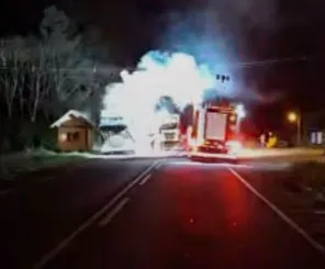 Caminhão pega fogo durante teste de rodagem na ERS-522, em Pejuçara