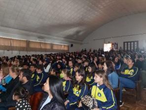 Palestra com Tainã Santos lota auditório do Annes Dias