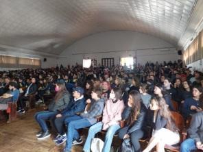 Palestra com Tainã Santos lota auditório do Annes Dias