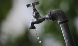 Rompimento de rede acidental deixa 06 bairros sem água em Cruz Alta