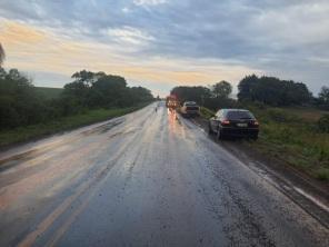 Ônibus de excursão tomba na ERS 342 na madrugada deste domingo; 