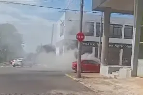 NINGUÉM FERIDO> Incêndio atinge veículo no bairro Bonini 1 em Cruz Alta