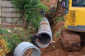 Prefeitura executa obras de drenagem pluvial nos bairros Farroupilha e Fátima