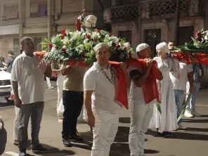Centenas de pessoas participam da 14ª Procissão de Ogum São Jorge em Cruz Alta