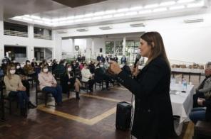 Educação  : a entrega de Chromebook para os professores da rede municipal 