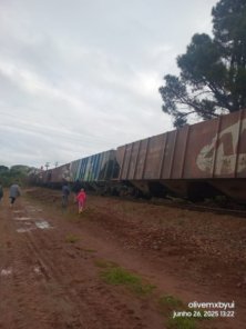 Trem carregado de soja sai dos trilhos parcialmente ao chegar em Cruz Alta