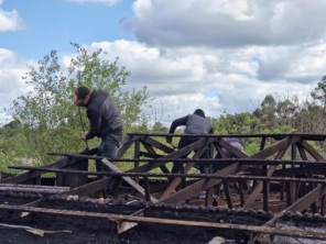 CRUZ ALTA>Incêndio destrói residência; Membros de Igreja atuam na reconstrução