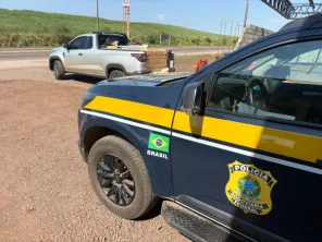PRF prende dois homens com caminhonete carregada com cigarros contrabandeados