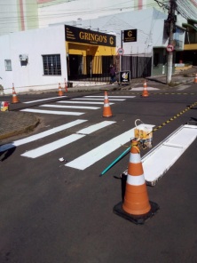 Departamento Municipal de Trânsito segue sinalizando faixas de segurança