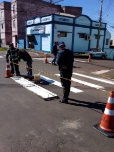 Departamento Municipal de Trânsito segue sinalizando faixas de segurança