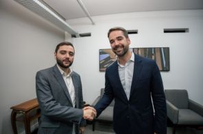 RECESSO> Eduardo Leite transmite cargo para o vice-governador Gabriel Souza