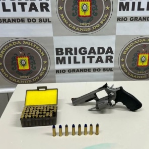 Brigada Militar prende homem e apreende arma durante operação em Cruz Alta