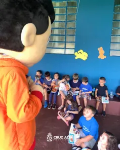 Turminha do Érico leva leitura e cultura às escolas de Cruz Alta