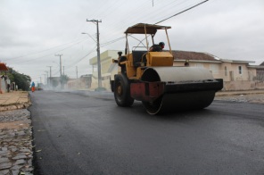 LOTE 09> Sete bairros de Cruz Alta estão recebendo asfalto 
