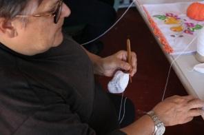 Quiosque do artesanato atrás do ginásio oferece diversas aulas