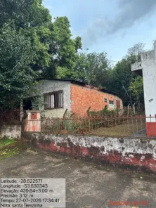 CRUZ ALTA> Temporal provoca destelhamentos, danos e queda de poste