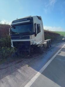 Mulher morre em acidente entre carro e caminhão na ERS 342