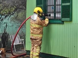 Incêndio atinge residência no bairro de Fátima em Cruz Alta