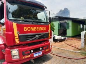 Incêndio atinge residência no bairro de Fátima em Cruz Alta