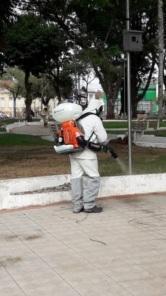 Profissionais da Vigilância Ambiental realizam sanitização em áreas públicas