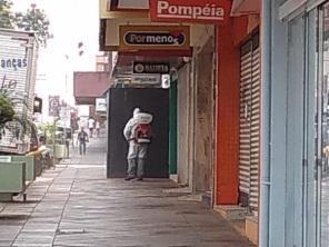 Profissionais da Vigilância Ambiental realizam sanitização em áreas públicas