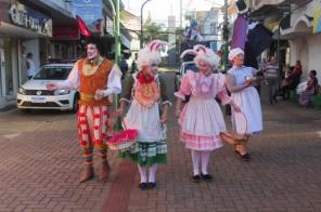3ª PÁSCOA FANTÁSTICA: Hoje tem desfile,  feira  e toca do Coelho em Cruz Alta