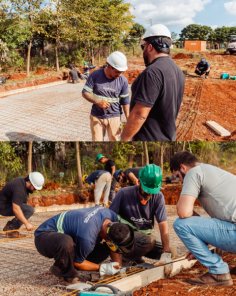 49 MORADIAS> Concretagem da 1ª casa do programa A Casa é Sua começa