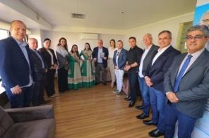Comitiva da 43ª Coxilha Nativista entrega convite para o Governador do Estado