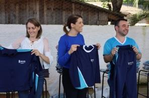 Prefeitura começa a entrega de uniformes aos alunos da rede municipal