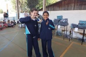 Prefeitura começa a entrega de uniformes aos alunos da rede municipal