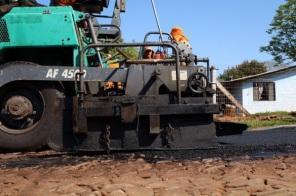 Pra Frente Cruz Alta segue com atividades de pavimentação asfáltica