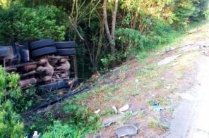 Colisão entre ônibus e caminhão deixa uma pessoa ferida em Nova Santa Rita