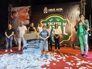 Tania de Lima Moura é a ganhadora do sorteio do carro 0 km em Cruz Alta