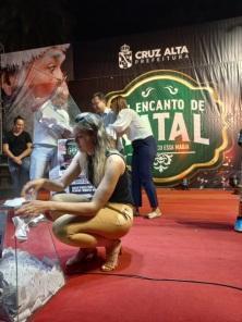 Tania de Lima Moura é a ganhadora do sorteio do carro 0 km em Cruz Alta