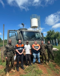 refeitura, Defesa Civil e Exército realizam abastecimento de água nas comunida