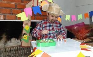 Escolas Municipais adaptam Festa Juninas e fazem a diversão dos alunos