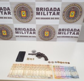POLÍCIA> Homem é preso por porte ilegal de arma de fogo no Centro de Cruz Alta
