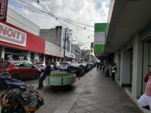 Comércio de Cruz Alta com grande movimento na manhã deste sábado