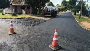 Seguem as obras de asfaltamento da Rua Borges do Canto em Cruz Alta