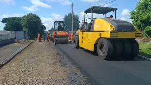 Seguem as obras de asfaltamento da Rua Borges do Canto em Cruz Alta