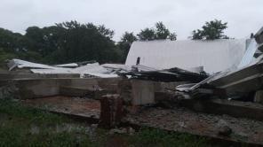 Rajada de vento de 89 km/h derruba ginásio em construção em Cruz Alta