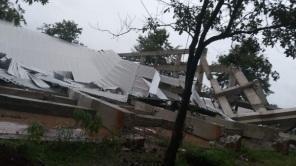 Rajada de vento de 89 km/h derruba ginásio em construção em Cruz Alta